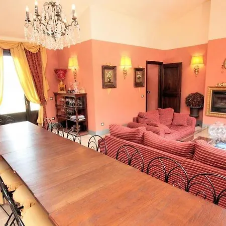 Sleeps 14 Pool Air Con Wifi
